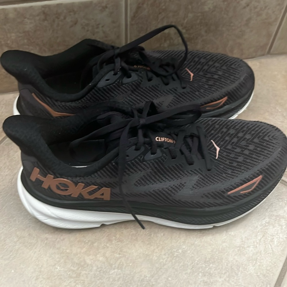 Hoka Clifton 9 size 8 ladies!